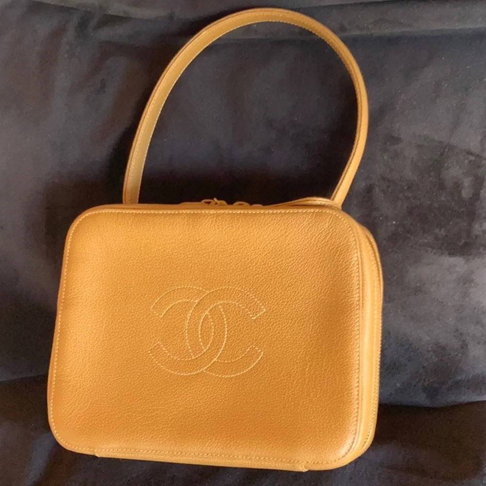 SOLD🌟CHANEL Timeless CC Vanity bag/Train Case Camel ✨GORGEOUS✨ - Picture 10 of 16